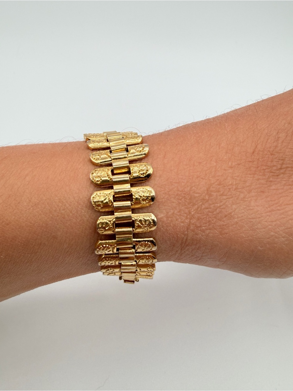 Vintage Gold Tone Link Bracelet Floral Etched Panel Design